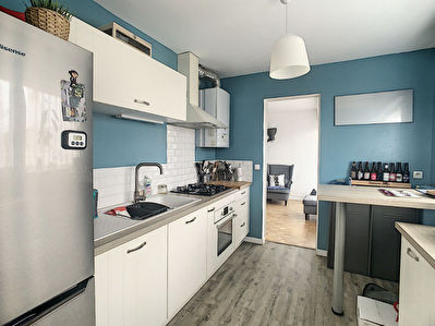 FAUBOURG ST JEAN / ST JEAN DE LA RUELLE - Superbe appartement en residence avec balcon, parking et cave - T2 avec sejour double ou T3 - Exposition traversante