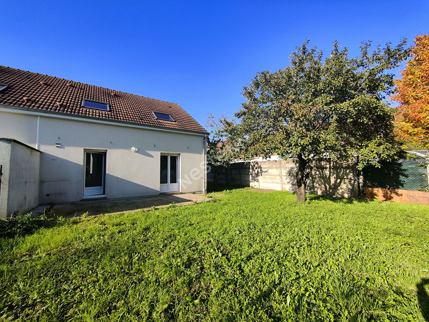 FLEURY LES AUBRAIS 5 minutes en voiture de la GARE 4 PIECES GARAGE