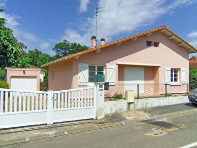 Maison Saint Pierre du Mont - 3 pieces - 81 m2