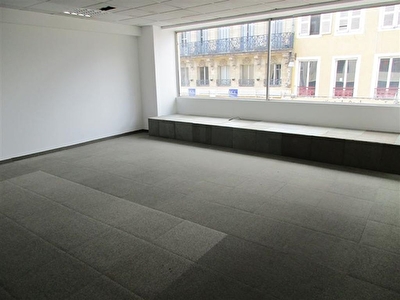 Local commercial Mont De Marsan 3 pieces 151 m2