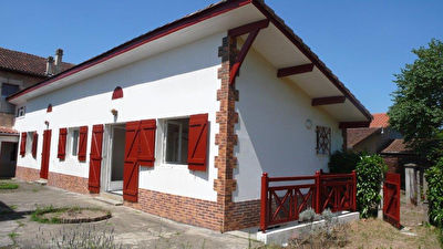 A LOUER Maison de ville Mont De Marsan 91 m2 jardin 2 chambres