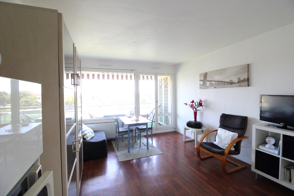 photos n°1 A vendre studio à Dax + balcon + parking + dernier étage