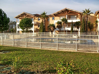 A louer Appartement Saint Pierre Du Mont 2 pieces balcon parking piscine