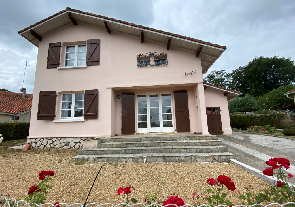 Vente Maison à SAINT PIERRE DU MONT de 6 pièces, d'une surface de 112 m² Vente Maison à SAINT PIERRE DU MONT de 6 pièces, d'une surface de 112 m²