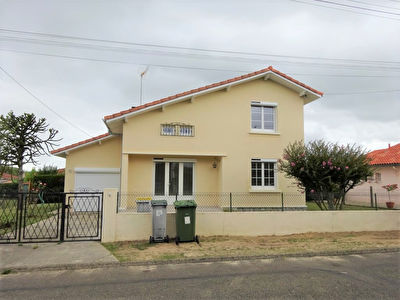 A LOUER Maison Mont De Marsan SAINT MEDARD, 3 chambres et 1 bureau, garage