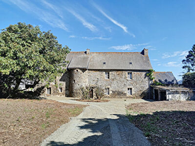 PROPRIETE - MANOIR XVeme siecle a restaurer