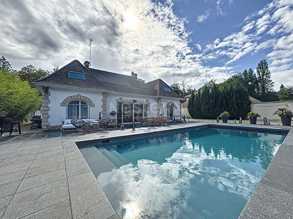 Maison Lamorlaye 7 pieces 329 m2