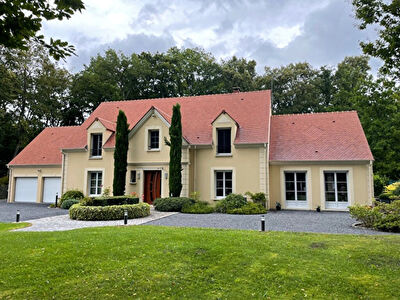 Maison Lamorlaye 10 pieces 260 m2