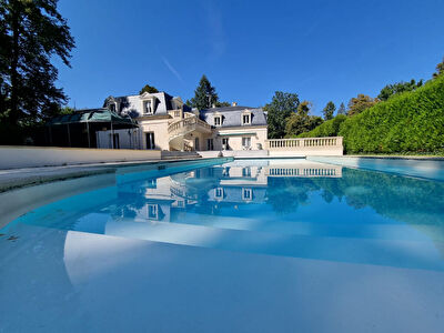 Maison Lamorlaye 10 pieces 555 m2