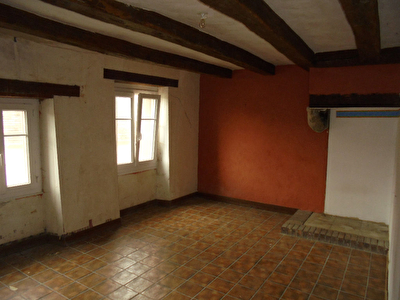 Maison a finir de restaurer avec jardin
