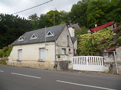 Maison avec cour: Loches dans quartier calme
