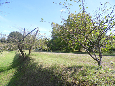 PERRUSSON: Terrain de 930 m2