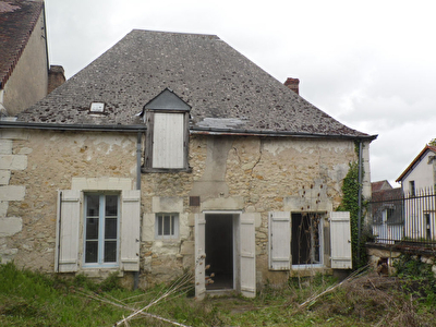 Maison a renover avec jardin et dependance
