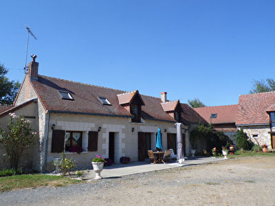 Fermette renovee avec dependances et terrain