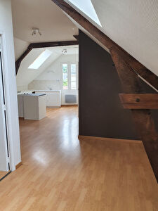 Appartement lumineux au deuxieme etage a louer a LOCHES