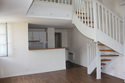 TRES BEL APPARTEMENT A LOUER CENTRE DE LOCHES