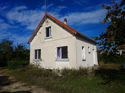 Maison avec vie de plain-pied et son terrain arbore a 8 km de Loches