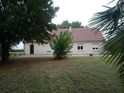 Maison de plain-pied avec grand terrain a 8 km de Loches