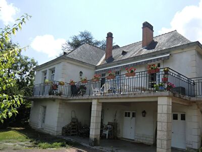 Maison plain-pied avec sous-sol proche centre ville: LOCHES