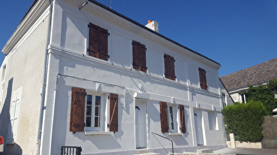 Maison ancienne entierement renovee a louer a Mouzay