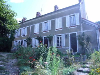 LONGERE BELLEFONTAINE - 10 pieces - 190 m2