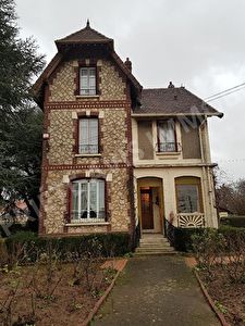 Maison Belloy En France 7 pieces