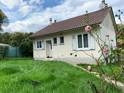 NOAILLES PROCHE, maison avec garage, dependances, terrain clos