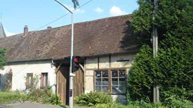 Maison ancienne proche Beauvais 5 pieces 110m2 habitables 3 chambres jardin 700m2 dependance cave