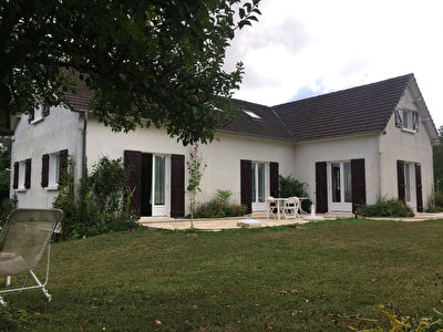 Maison Sainte Genevieve, 9 pieces, 5 chambres, 2500 m2 de jardin