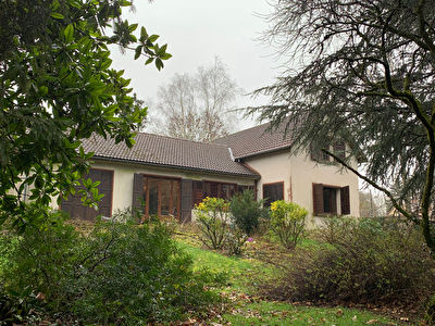 Maison Auneuil Proche 8 pieces, 4 chambres, 3000 m2 de jardin