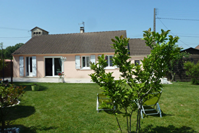 MAISON SAINTE GENEVIEVE Sejour double, 4 chambres, garage, jardin 830m2 env.