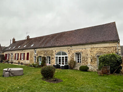 NOAILLES PROCHE. Ensemble immobilier de 2 maisons 7 pieces, 4 chambres + 2 pieces