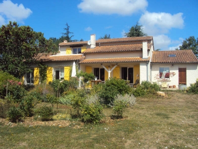 T7 FONTAINE LE COMTE - 7 pieces - 170 m2