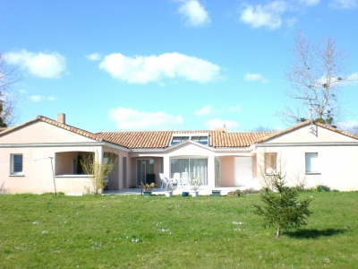 T5 FONTAINE LE COMTE - 5 pieces - 204,51 m2
