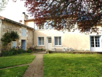 Maison Quincay 7 pieces 160,61 m2