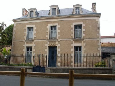 Maison Chasseneuil Du Poitou 8 pieces 208,15 m2
