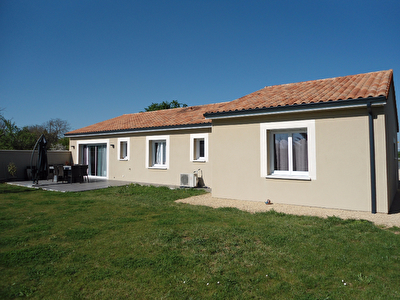 Maison Chasseneuil Du Poitou 5 pieces 117 m2 retire