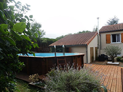 Maison Quincay 8 pieces 181.03 m2 vendu