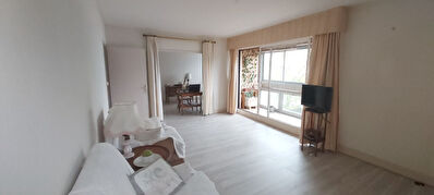 A vendre grand appartement T5 avec parking a Poitiers