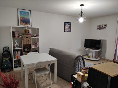 A Vendre pour investisseurs appartement T2 loue a Poitiers saint Eloi