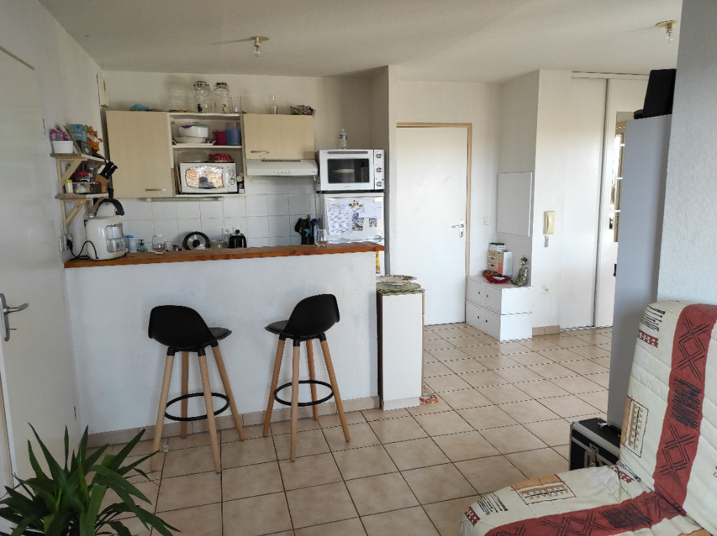 photos n°1 A vendre pour investisseurs appartement type 3 loué à Poitiers Saint Eloi