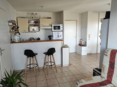A vendre pour investisseurs appartement type 3 loue a Poitiers Saint Eloi