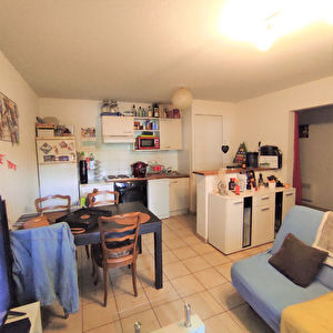 A vendre pour investisseurs appartement T3 loue a Poitiers Saint Eloi