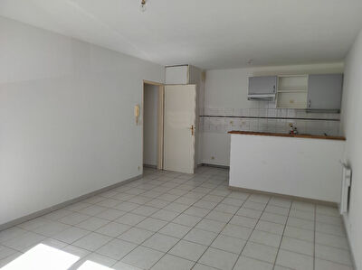 A vendre a Poitiers Saint Eloi, a proximite du lycee de St Jacques de Compostelle
