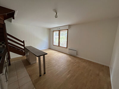 COURBEVOIE: Duplex de 2 pieces 50 m2 avec terrasse de 14m2