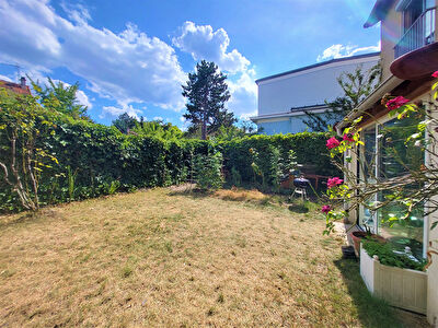 Quartier MONT VALERIEN: Maison de charme avec jardin et garage