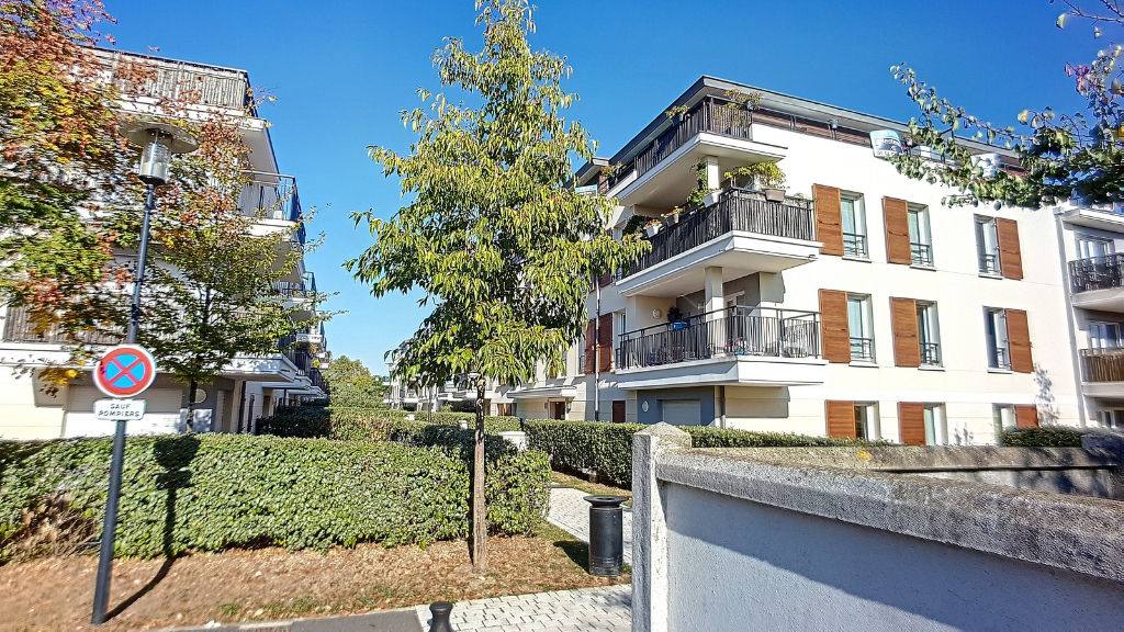 photos n°1 Ermont / F3 / 68m² / BBC / Rez-de-jardin / 1 place de stationnement