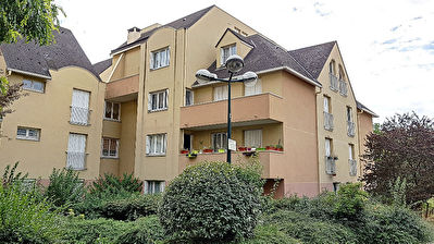Appartement Sannois 4 pieces - 3 chambres - Box ferme en sous-sol.