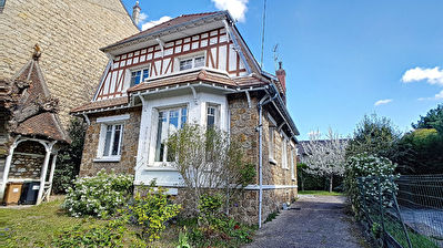 Maison situe a 600 metres gare - Ermont-Eaubonne 5 pieces 125 m2 - 3 chambres + bureau.