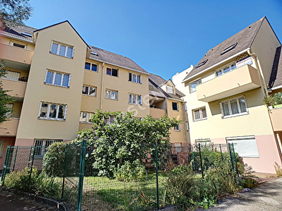 Sannois F4 rez-de-jardin de 84 m2 avec jardin expose sud avec terrasse et box en sous-sol